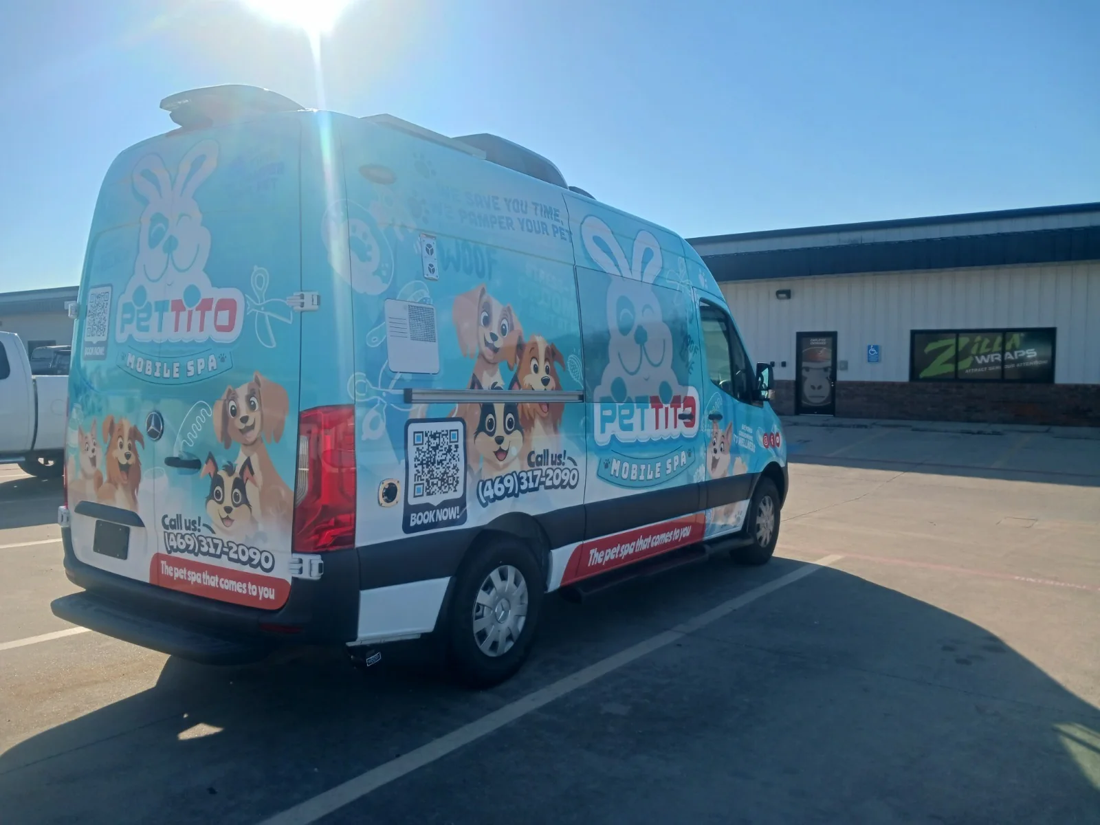 Rear view of the Pettito mobile grooming van